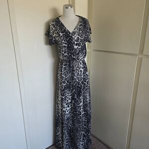 Lattori Blk/Wht Leopard Print Silk Maxi Dress, V Neck w/ Short Cut on Slv.EUC, S